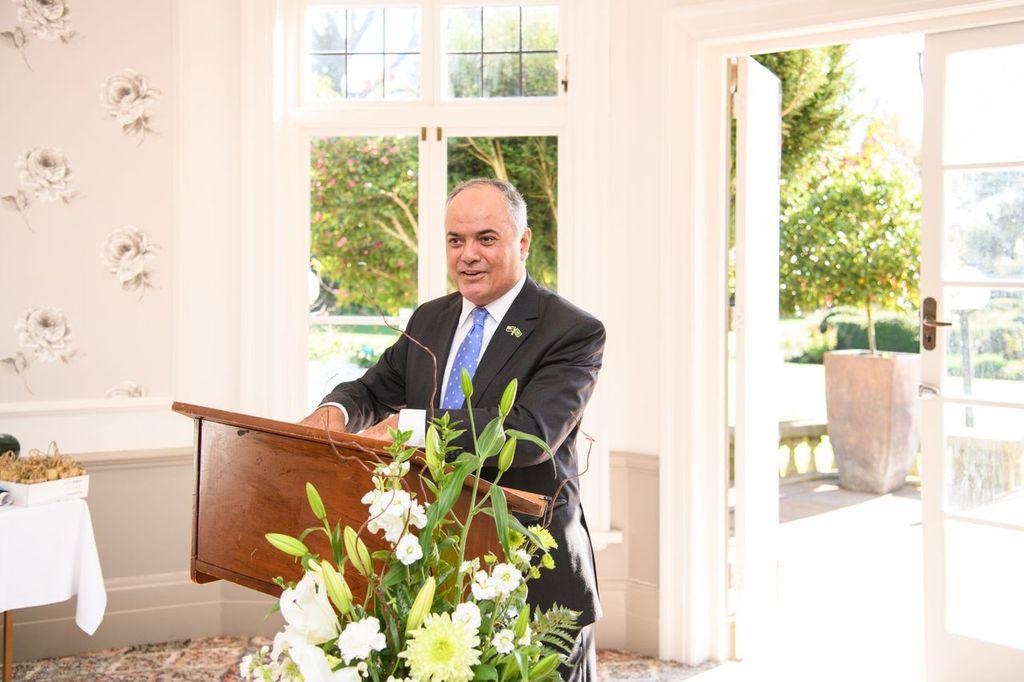 كان السفير عبدالرحمن السحيباني سعيداً بالمشاركة في حفل تخرج الطلاب السعوديين